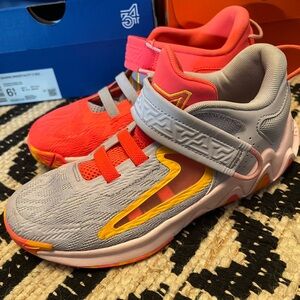 Nike Giannis youth baske shoes